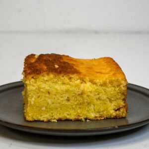 Broa de Fubá e Queijo / Cornmeal and Cheese Cake