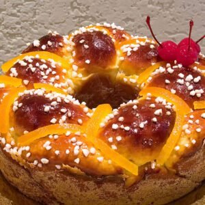 Rosca Recheada Com Coco / Coconut-filled sweet roll